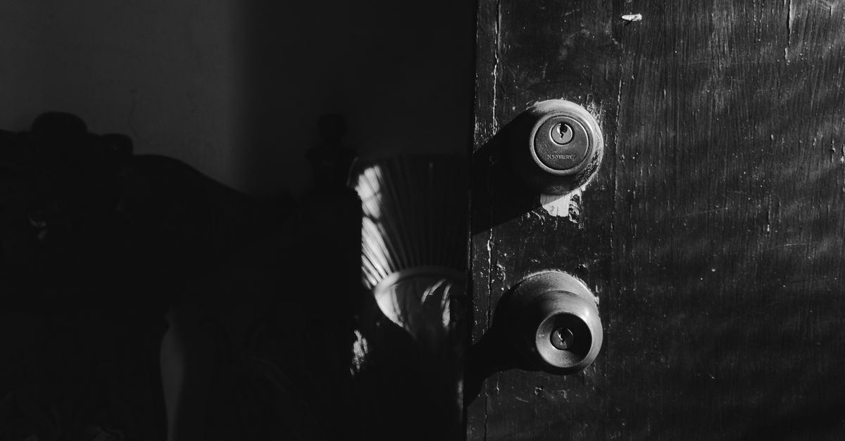 locksmith hands door — Springfield A1 Locksmith